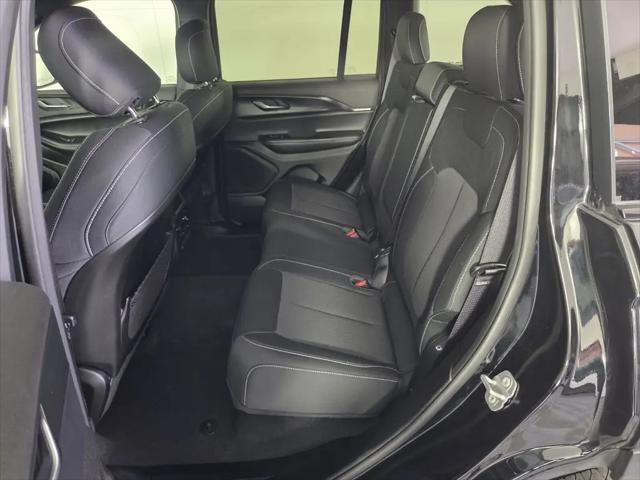 2025 Jeep Grand Cherokee Laredo 4x4