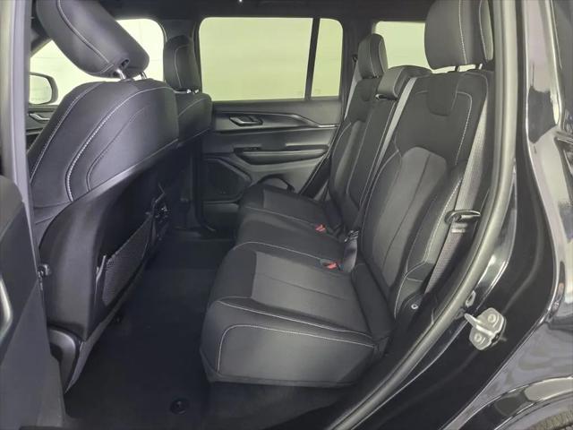 2025 Jeep Grand Cherokee Laredo 4x4