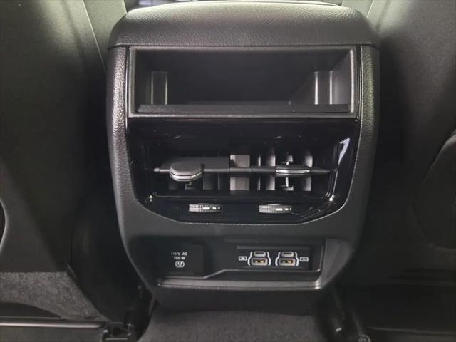 2025 Jeep Grand Cherokee Laredo 4x4