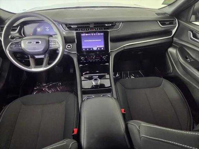 2025 Jeep Grand Cherokee Laredo 4x4