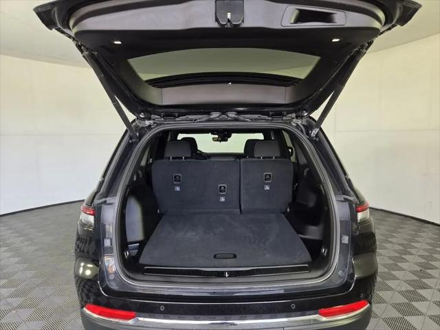 2025 Jeep Grand Cherokee Laredo 4x4