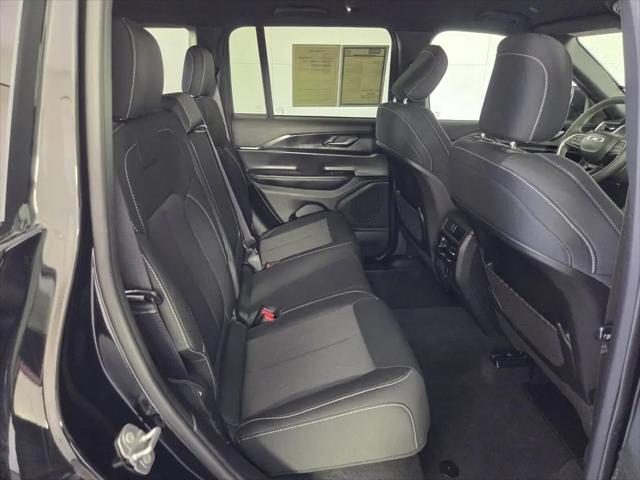2025 Jeep Grand Cherokee Laredo 4x4