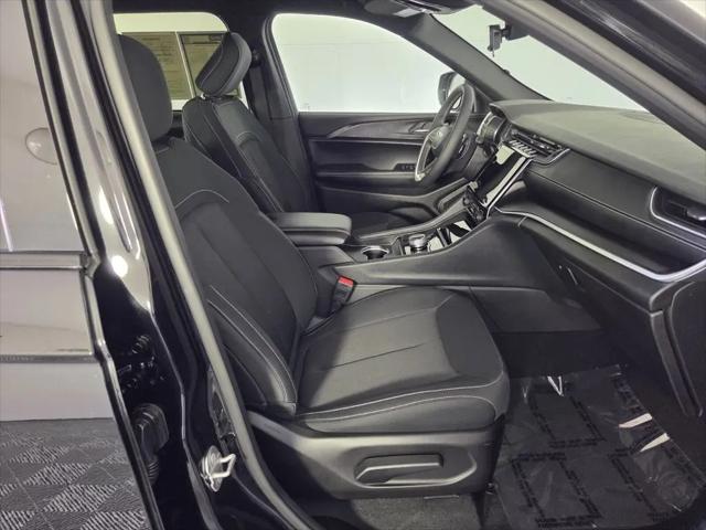 2025 Jeep Grand Cherokee Laredo 4x4