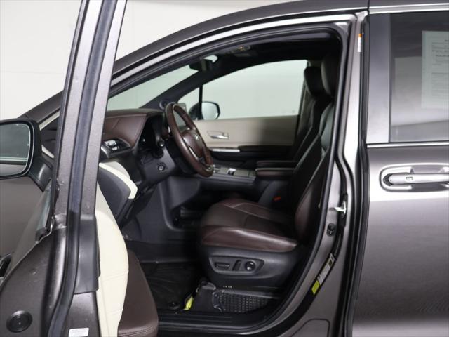 2023 Toyota Sienna Platinum