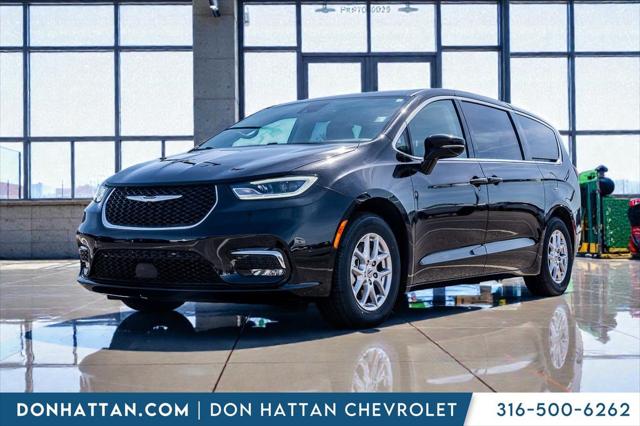 2024 Chrysler Pacifica Touring L for sale in Wichita, KS