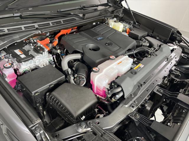 2026 Toyota Tundra Platinum Hybrid CrewMax 5.5' Bed