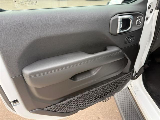 2023 Jeep Wrangler 4-Door Sahara Altitude 4x4