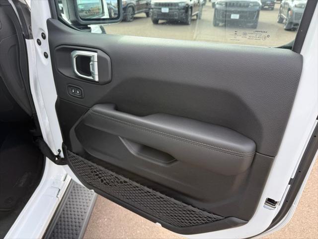 2023 Jeep Wrangler 4-Door Sahara Altitude 4x4