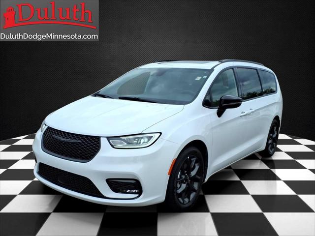 2025 Chrysler Pacifica Limited for sale in Duluth, MN