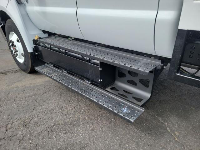 2027 Ford F-650 Straight Frame Gas Base