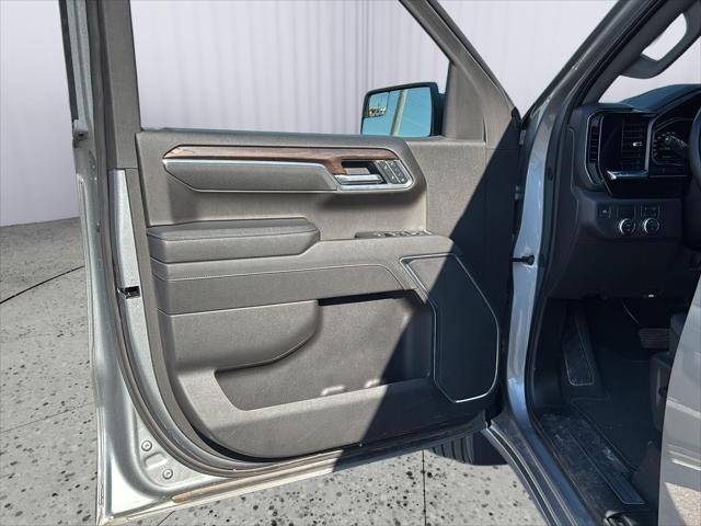 2025 GMC Sierra 1500 2WD Crew Cab Short Box SLT