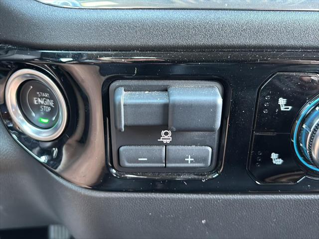 2025 GMC Sierra 1500 2WD Crew Cab Short Box SLT