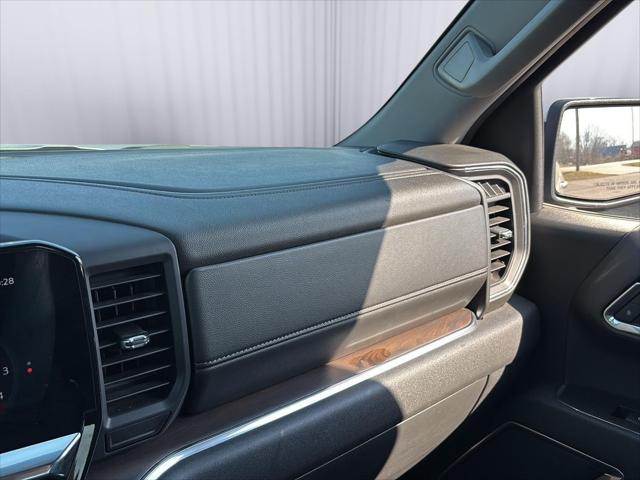 2025 GMC Sierra 1500 2WD Crew Cab Short Box SLT