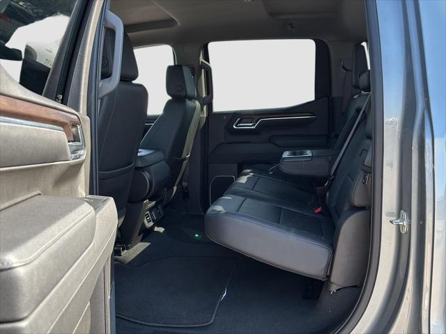 2025 GMC Sierra 1500 2WD Crew Cab Short Box SLT