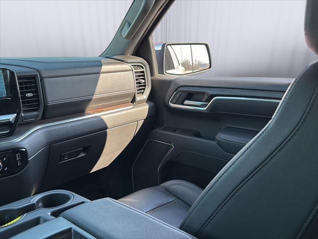 2025 GMC Sierra 1500 2WD Crew Cab Short Box SLT