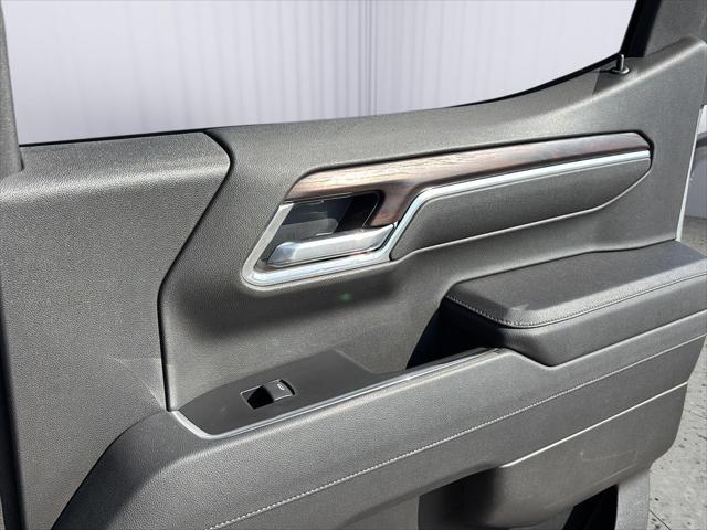 2025 GMC Sierra 1500 2WD Crew Cab Short Box SLT