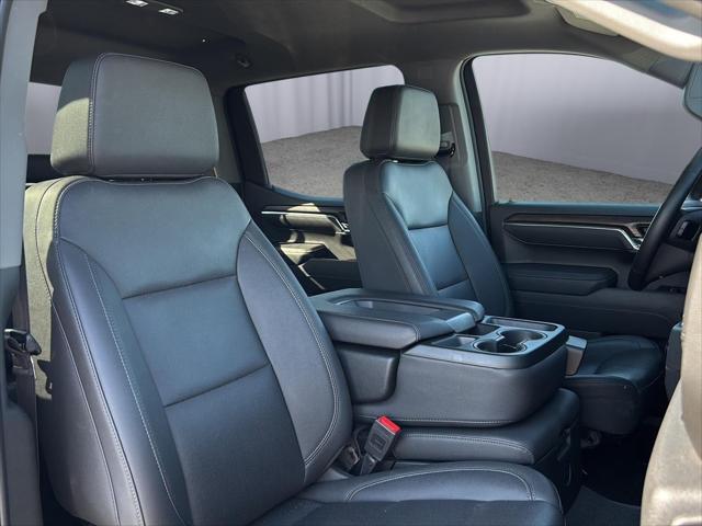 2025 GMC Sierra 1500 2WD Crew Cab Short Box SLT