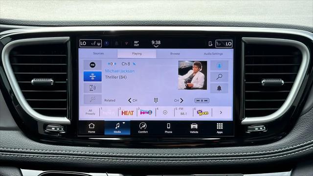 2026 Chrysler Pacifica Select