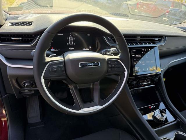 2025 Jeep Grand Cherokee GRAND CHEROKEE LAREDO X 4X4