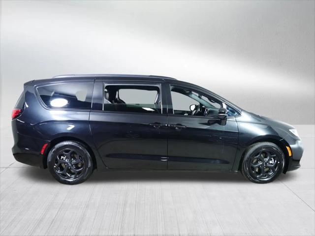 2024 Chrysler Pacifica Hybrid Premium S Appearance Pkg