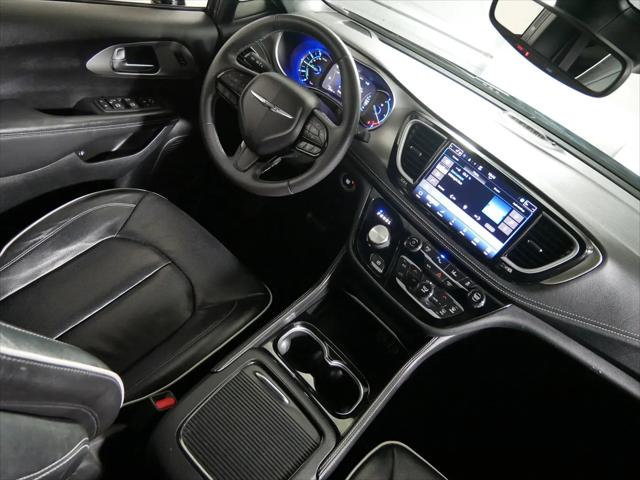 2024 Chrysler Pacifica Hybrid Premium S Appearance Pkg