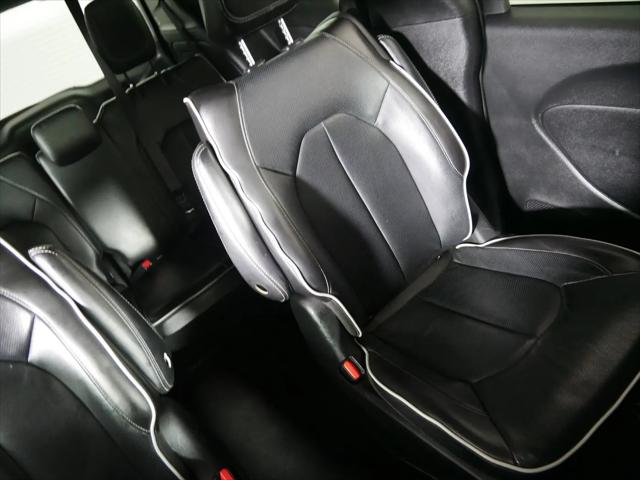 2024 Chrysler Pacifica Hybrid Premium S Appearance Pkg