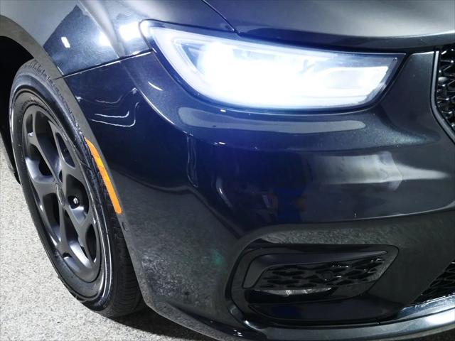 2024 Chrysler Pacifica Hybrid Premium S Appearance Pkg