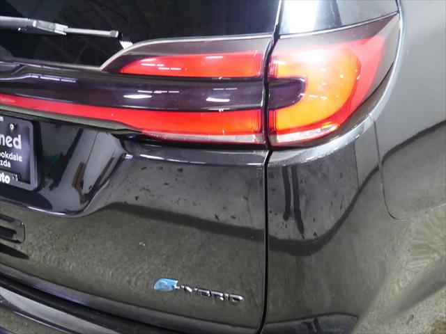 2024 Chrysler Pacifica Hybrid Premium S Appearance Pkg