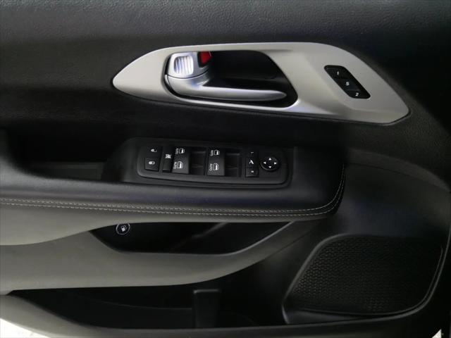 2024 Chrysler Pacifica Hybrid Premium S Appearance Pkg