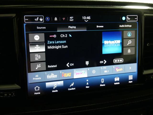 2024 Chrysler Pacifica Hybrid Premium S Appearance Pkg