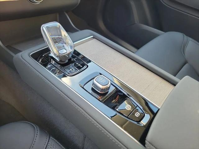 2026 Volvo XC90 Core, B5 AWD Gas (mild hybrid), Gasoline, Bright, 7 Seats