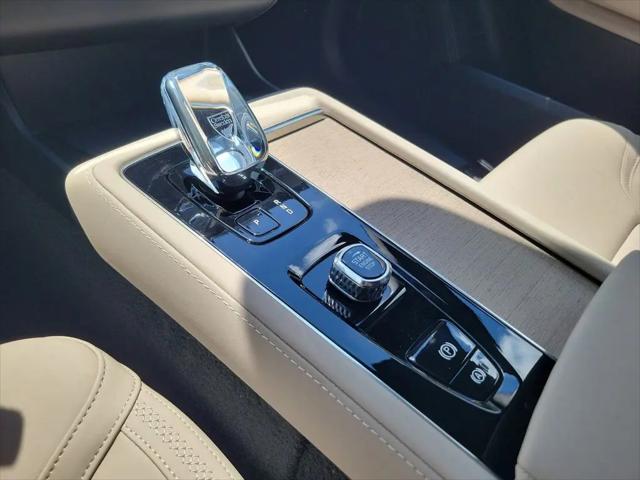 2026 Volvo XC90 Core, B5 AWD Gas (mild hybrid), Gasoline, Bright, 7 Seats