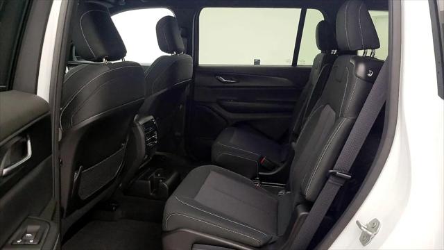 2025 Jeep Grand Cherokee L Laredo X 4x4
