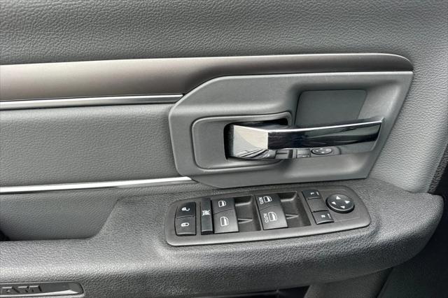 2022 Ram 1500 Classic SLT Crew Cab 4x2 5'7" Box