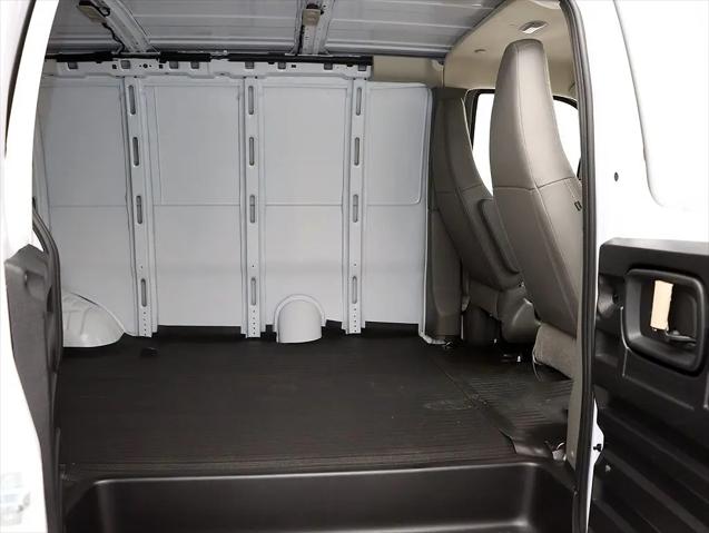 2026 Chevrolet Express Cargo Van 2500 Regular Wheelbase, WT, RWD