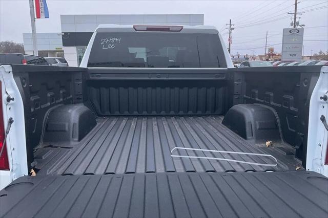 2026 Chevrolet Silverado 1500 4WD Crew Cab Short Bed Custom