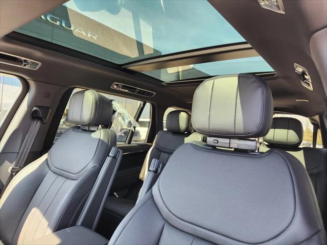 2026 Land Rover Range Rover P530 SE 7 Seat