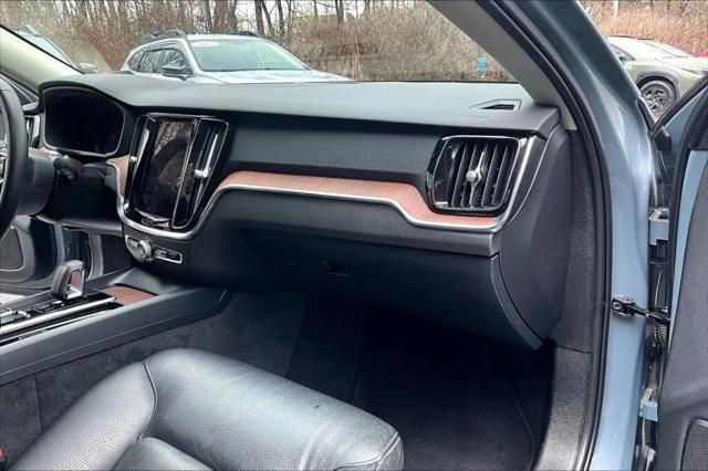 2024 Volvo S60 B5 Plus Dark Theme