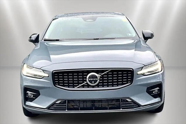 2024 Volvo S60 B5 Plus Dark Theme