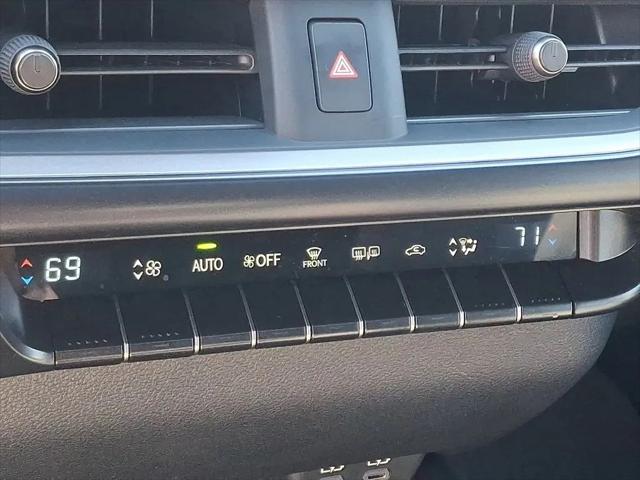 2025 Lexus 300 Premium