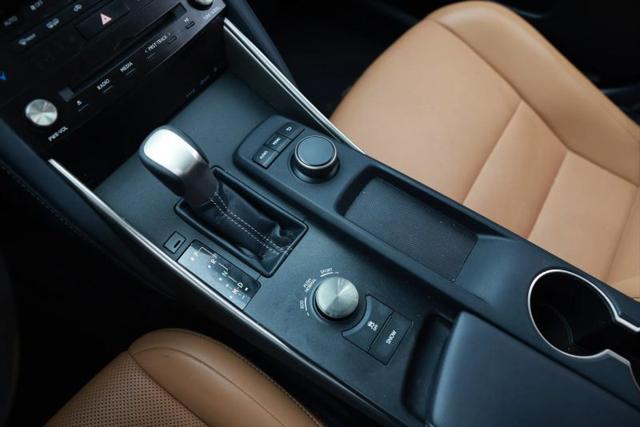 2017 Lexus IS 200t 200t
