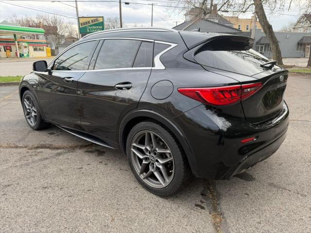 2017 INFINITI QX30 Premium