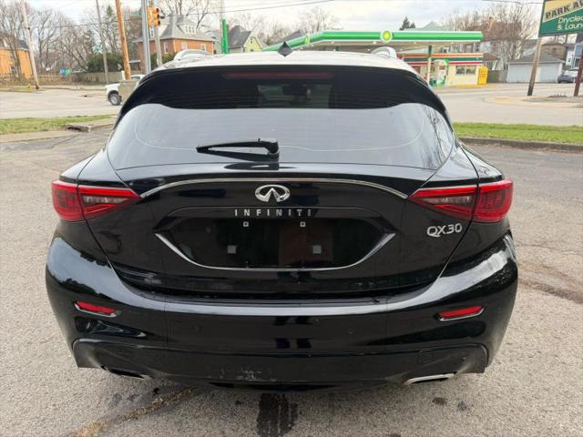 2017 INFINITI QX30 Premium