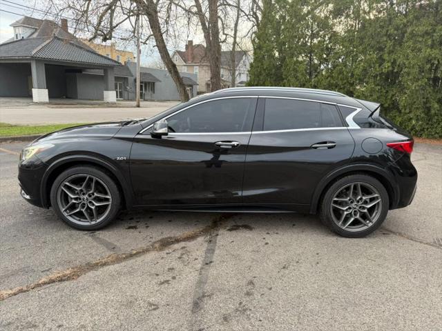 2017 INFINITI QX30 Premium