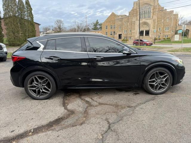 2017 INFINITI QX30 Premium