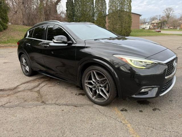 2017 INFINITI QX30 Premium