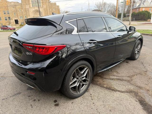 2017 INFINITI QX30 Premium