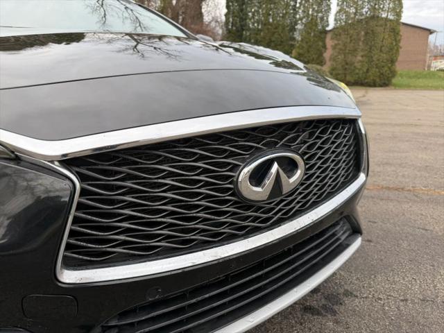 2017 INFINITI QX30 Premium