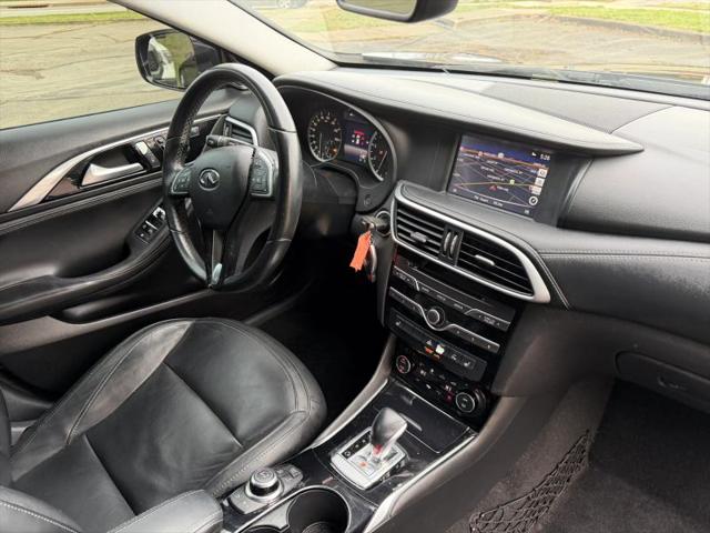 2017 INFINITI QX30 Premium