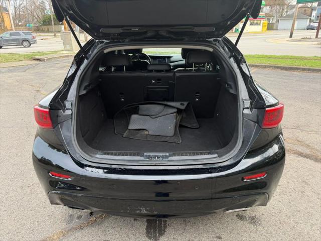 2017 INFINITI QX30 Premium
